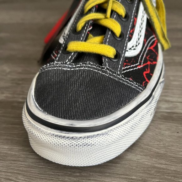 Vans Stranger Things Netflix Hellfire Club Style 36 Women's NWOB - Picture 11 of 11